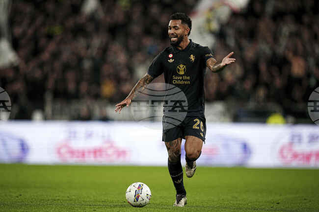 Астън Вила иска да върне бразилеца Дъглас Луис в редиците си и е започнал преговори с Ювентус