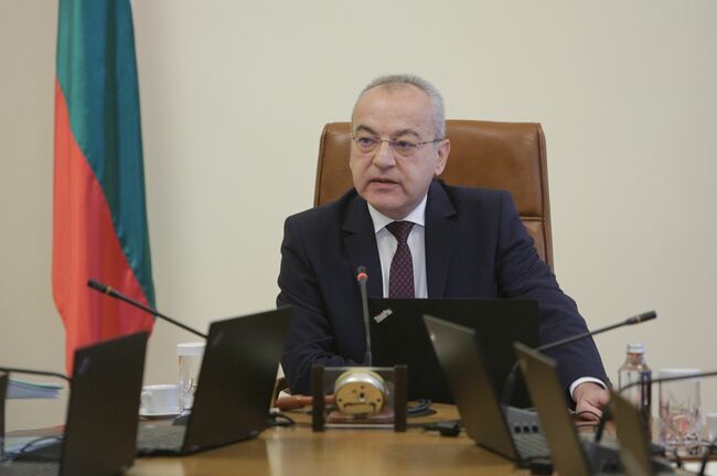 PM Donev Talks by Phone with North Macedonia's PM Kovachevski about Assault in Ohrid