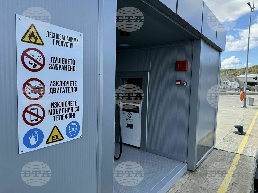 Бензиностанция за зареждане на лодки е монтирана на кея на бургаското пристанище "Сарафово"