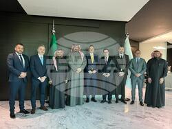 Снимка: Министерство на иновациите и растежа - Среща между българските министри Александър Пулев и Никола Стоянов с министъра на икономиката и планирането на Кралство Саудитска Арабия Файсал Ал-Ибрахим в Рияд.