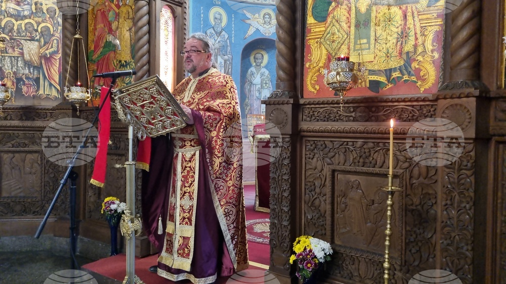 Търговище - неделна служба - храм „Св. Успение Богородично“