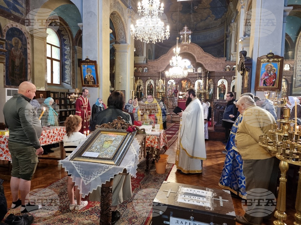 Ямбол - храм "Св. Николай Чудотворец" - неделна литургия