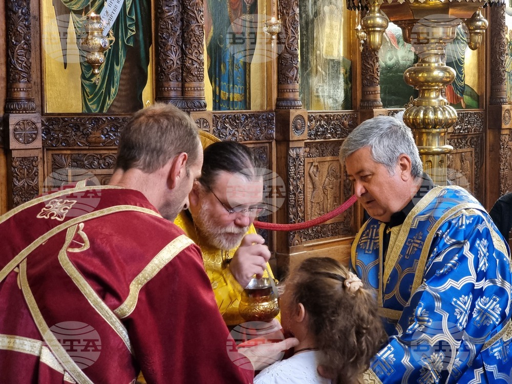 Ямбол - храм "Св. Николай Чудотворец" - неделна литургия