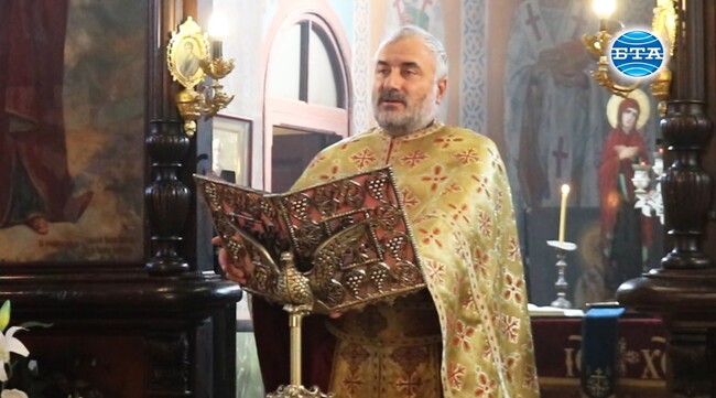 Православната църква ни предлага средства за борба с вредните пороци и лошите навици, каза пред миряните в Добрич отец Велико