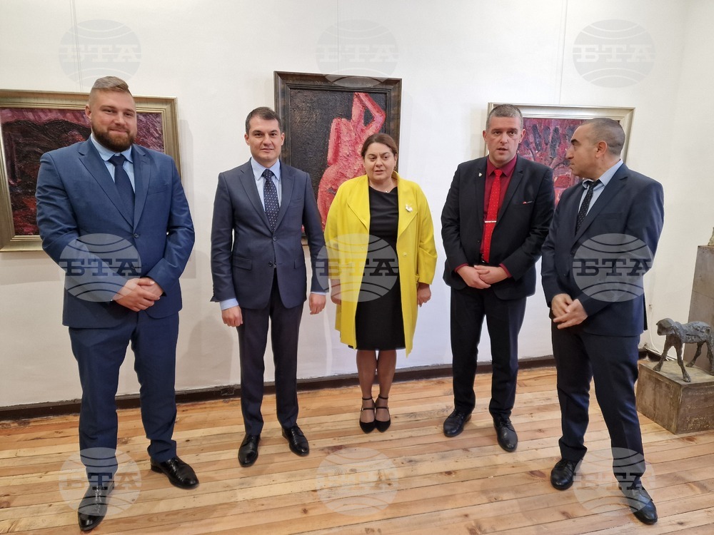 Живопис на Генко Генков и скулптора на Емил Попов са събрани в изложба, подредена в Минна дирекция – Перник