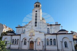 Шумен - неделна служба - църква „Свети Три Светители“ - отец Красимир