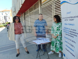 Снимка: Областен информационен център Видин – Архив: Екипът на Областен информационен център-Видин на открита приемна в областния град, 16 май 2022 г.; Офис на ОИЦ-Видин.