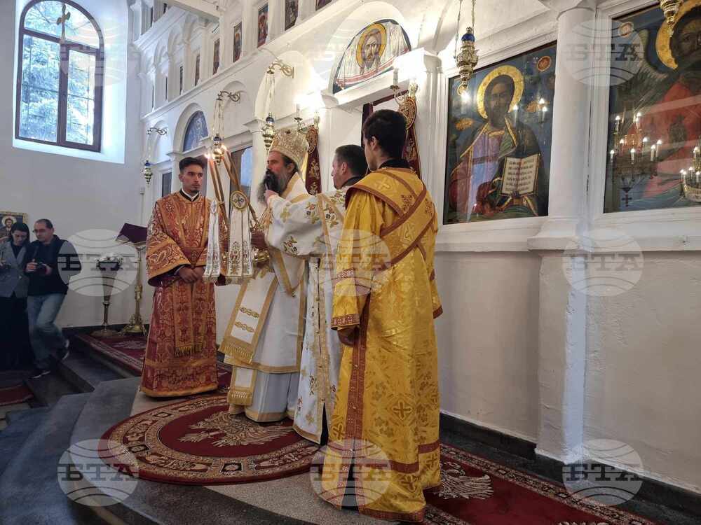 Дупница - Патриарх Даниил - църква „Св. Николай Чудотворец“ - литургия