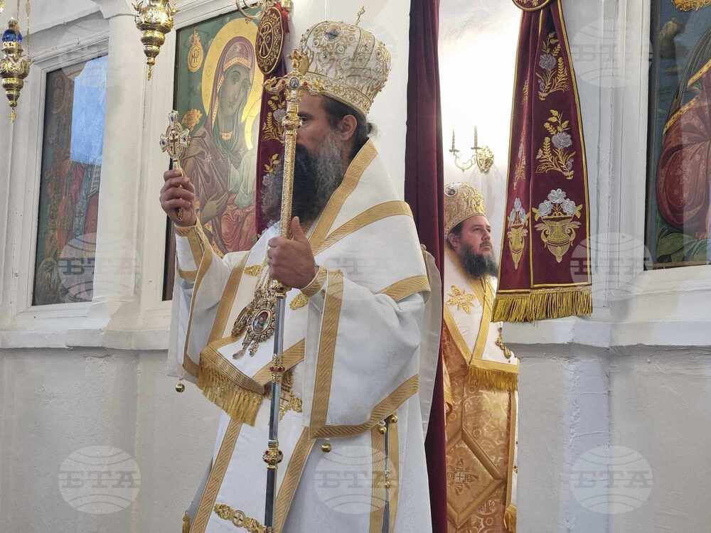 Дупница - Патриарх Даниил - църква „Св. Николай Чудотворец“ - литургия