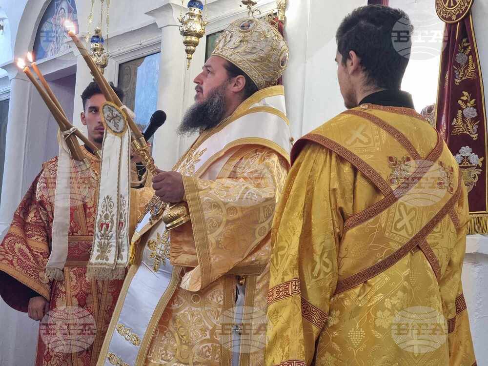 Дупница - Патриарх Даниил - църква „Св. Николай Чудотворец“ - литургия