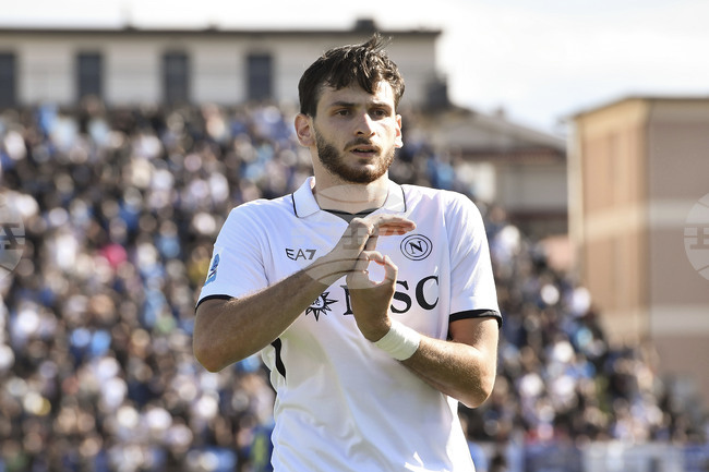 Грузинският национал Хвича Кварацхелия иска да напусне Наполи незабавно, потвърди старши треньорът Антонио Конте