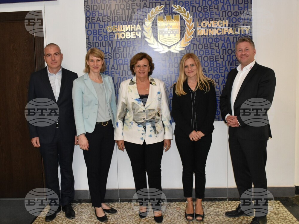 Община Ловеч: Фондация „Ханс Херман Восс“  подкрепя надграждането на високотехнологични кабинети в две ловешки гимназии