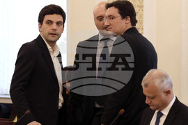 Парламент - Комисия по правни въпроси