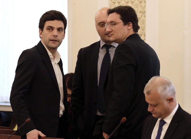 Промените в съдебните закони не целят нищо да се овладява и нарушава, а ще покажат, че никой не е над закона, посочи Крум Зарков