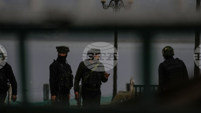 ПТИ: Силите за сигурност в индийската съюзна територия Джаму и Кашмир разбиха три скривалища на терористи 