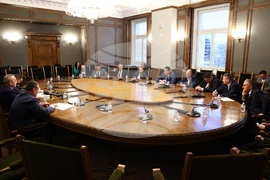 Парламент - Комисия по отбрана