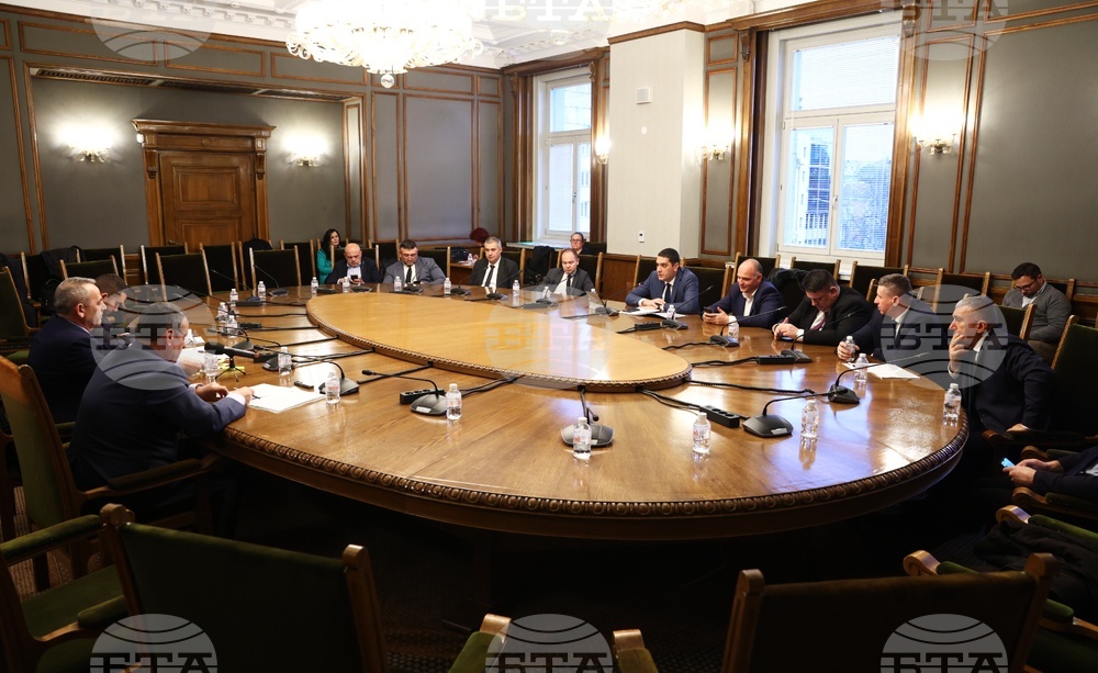 Парламент - Комисия по отбрана