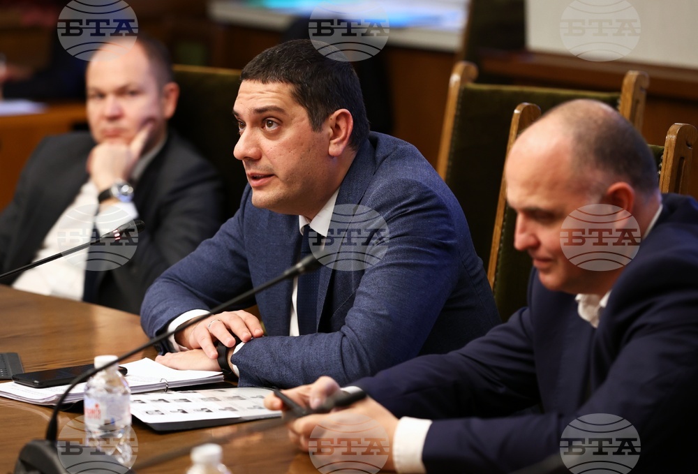 Парламент - Комисия по отбрана