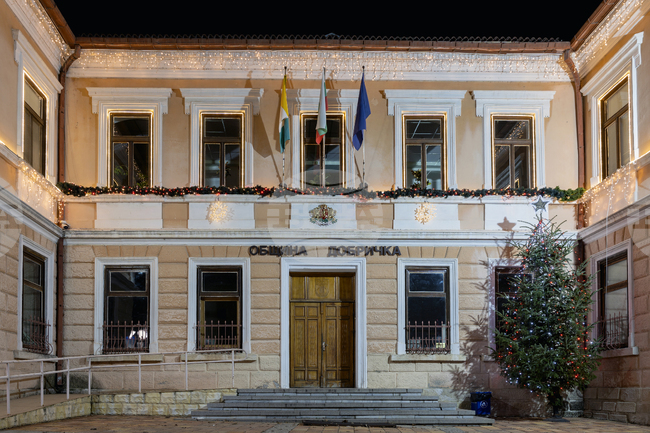 Конкурс за коледна картичка или украса "Весела Коледа за всички" организира община Добричка