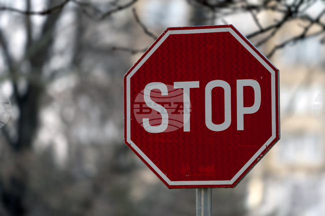 Продължават кражбите на пътни знаци по републиканската мрежа в Ямболско, каза директорът на Областното пътно управление 