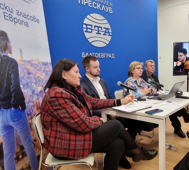 Студенти, преподаватели и докторанти от ЮЗУ „Неофит Рилски“ участваха в дискусията „Европейска демокрация“, организирана от БТА