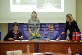 Министерство на енергетиката- договори - подписване