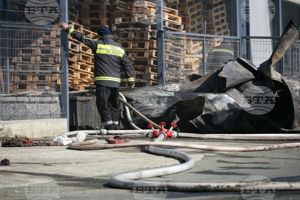 Значителни материални щети е нанесъл вчерашният пожар в цех за производство на дървени плоскости в казанлъшкото село Дунавци
