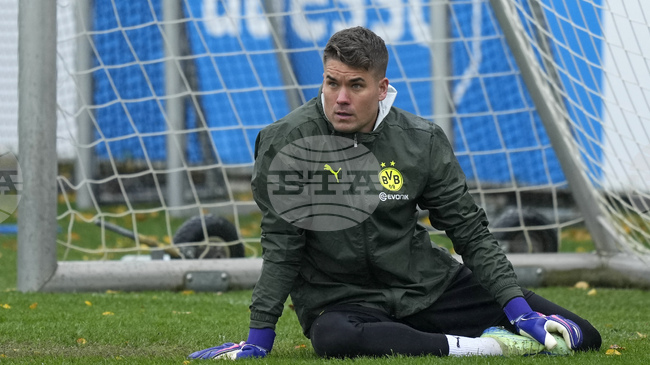 Вратарят Александър Майер ще удължи договора си с Борусия Дортмунд до 2027 година