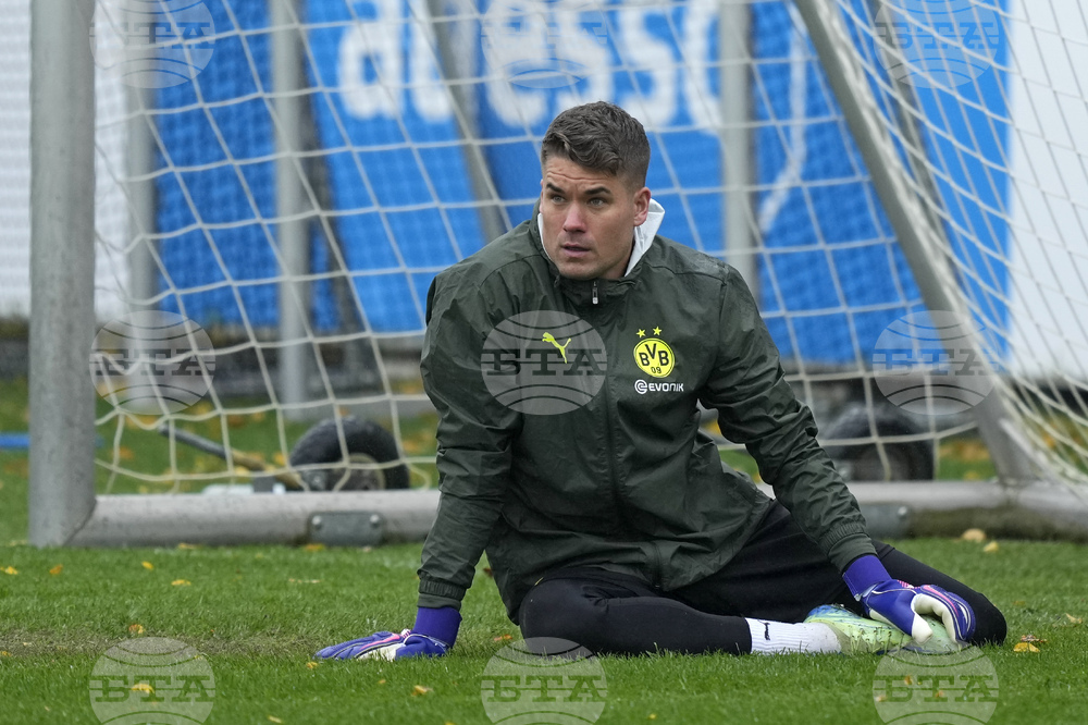 Вратарят Александър Майер удължи договора си с Борусия Дортмунд до 2027 година