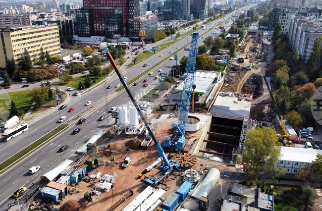 Строителство на метрото - тунелопробивна машина - изглед