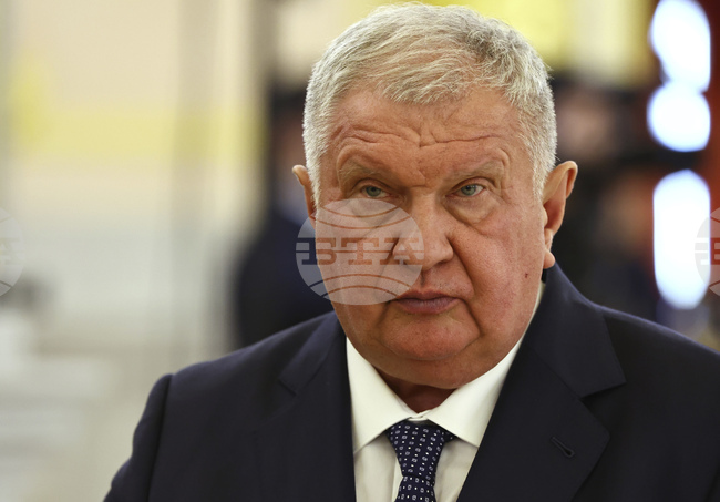 Печалбата на "Роснефт" се е сринала с над 68 процента през първото полугодие заради ниските цени на петрола