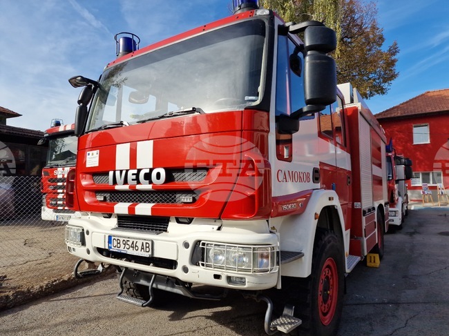 Покрив на къща и стая от нея, както и автомобил, са изгорели в Самоков при умишлен палеж