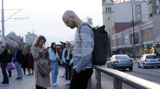 В боснения град Бръчко бе погребан младеж, загинал при катастрофа с трамвай в Сараево; протестите в босненската столица продължават
