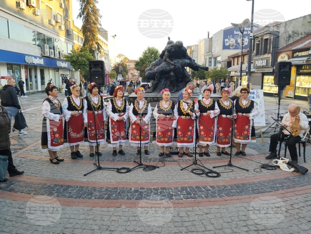 Вокалната група ”Вечна младост“ от България очарова жителите на Одрин с изпълнения от тракийския фолклор