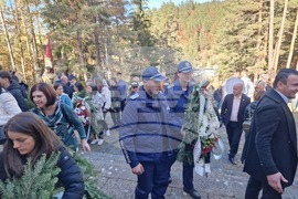 Смолян - паметник - поднасяне на венци и цветя