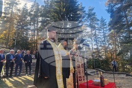 Смолян - паметник - поднасяне на венци и цветя