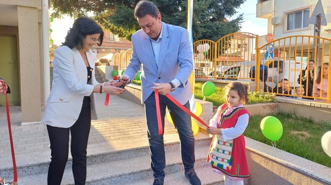 В Петрич беше открита напълно обновената сграда на най-голямата детска градина в общината - "Звънче"