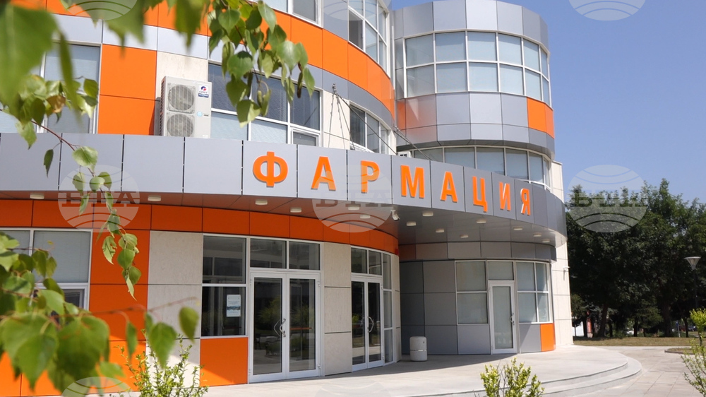 В Плевен се дипломира първият випуск от 26 магистър-фармацевти на Медицинския университет в града