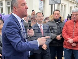 протестиращи пред парламента работници във въгледобивни дружества и топлоенергийни централи