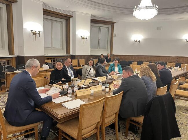 БСП: По предложение на депутата от БСП Веска Ненчева бе приет закон за съхраняване и популяризиране на българския език