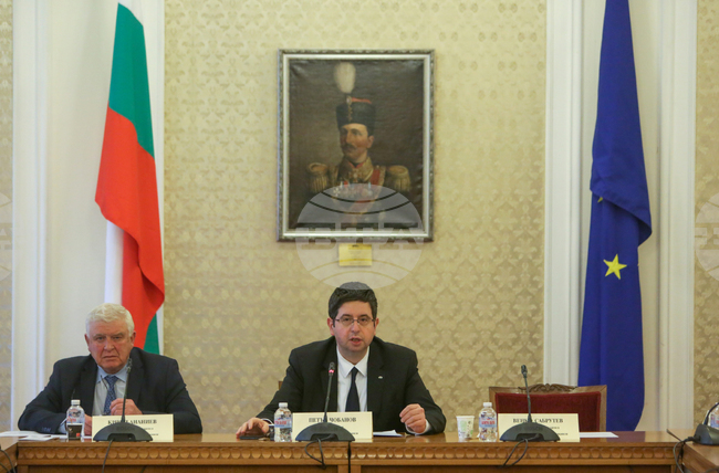 Парламент - Комисия по бюджет и финанси