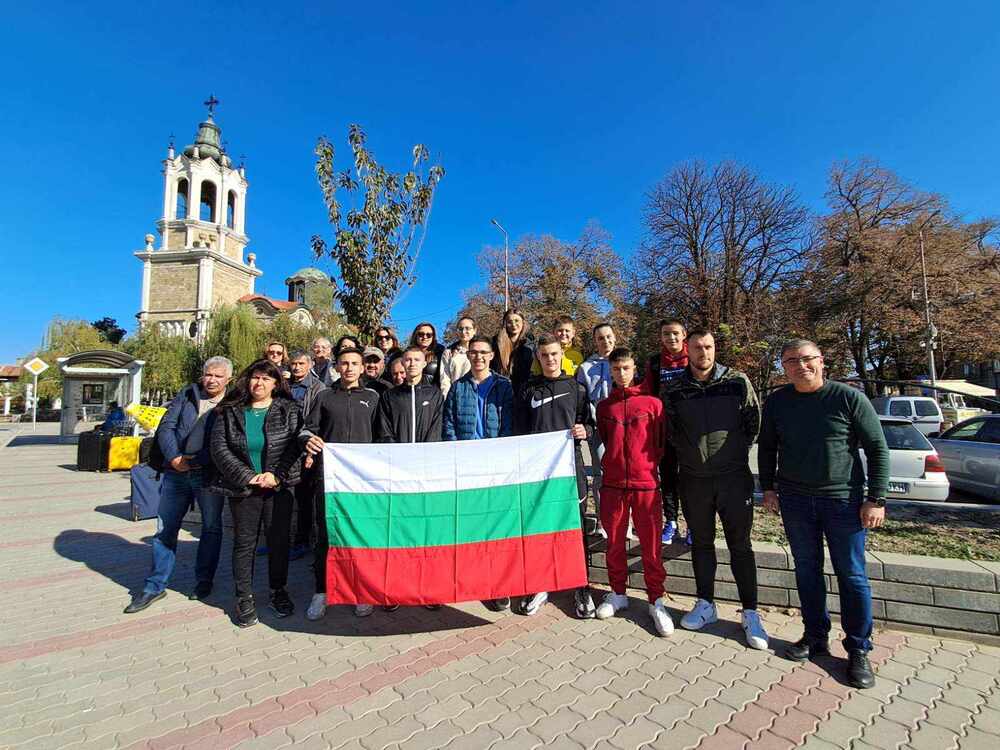 Младежкият отбор по тенис на маса на Средно училище „Николай Катранов“ в Свищов отпътува за Световната гимназиада в Бахрейн