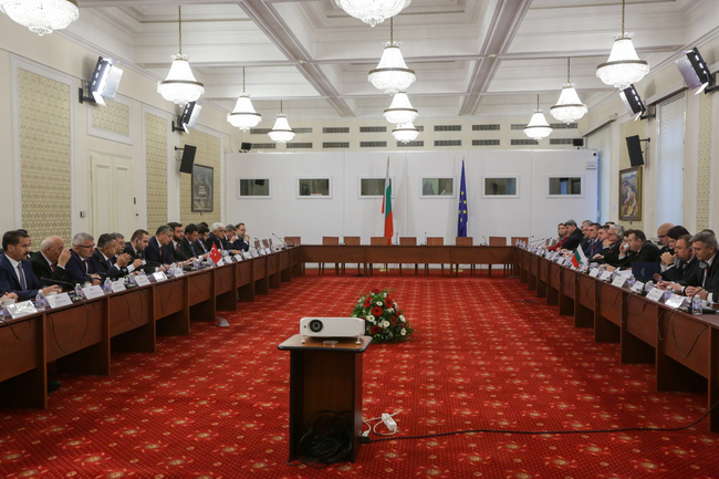 Депутатите от вътрешната комисия изразиха пред турските си колеги загриженост за нарастващия трафик на хора през границата