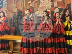 Ученици от гр. Септември поздравиха министъра на културата по случай ромската Нова Година – Василица