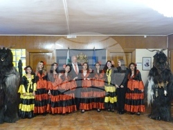 Ученици от гр. Септември поздравиха министъра на културата по случай ромската Нова Година – Василица