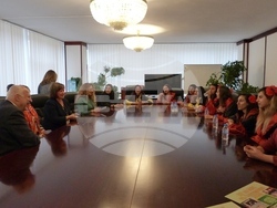 Ученици от гр. Септември поздравиха министъра на културата по случай ромската Нова Година – Василица