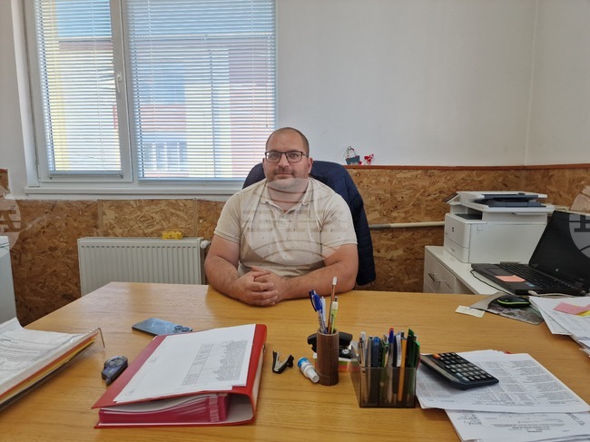 Хора в нужда от селата в община Самоков могат да подават заявления за дърва за огрев, каза директорът на Общинското лесничейство Христо Николчев