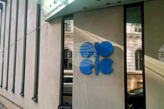 Петролът на ОПЕК остава под 72 долара за барел