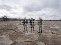 Областният управител на област Хасково инж. Минко Ангелов, заместник областният управител на област Хасково Мартин Узунов и изпълнителният директор на "Национална компания индустриални зони" д-р Антоанета Барес бяха на оглед на летище Узунджово