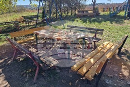 Разград - детската площадка - нови пейки